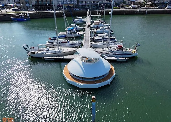 Anthenea Suite Hoteliere Flottante