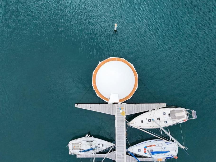 Anthenea Hoteliere Flottante Botel *