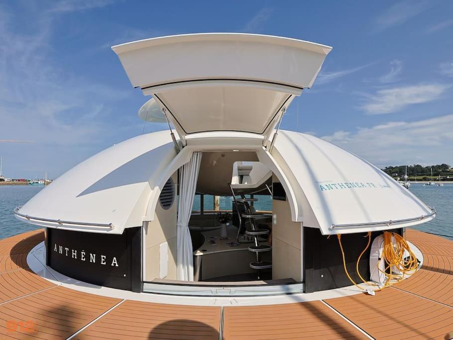 Anthenea Hoteliere Flottante *