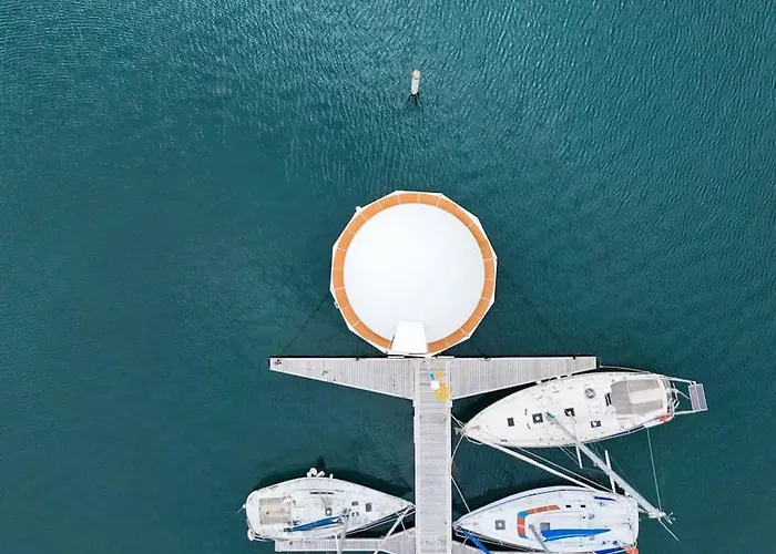 Anthenea Suite Hoteliere Flottante